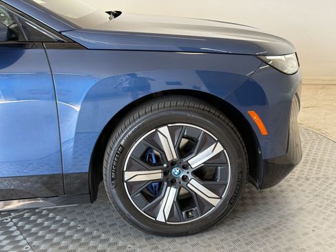 Used 2024 BMW iX xDrive50 w/ Premium Package AWD/4WD image 13