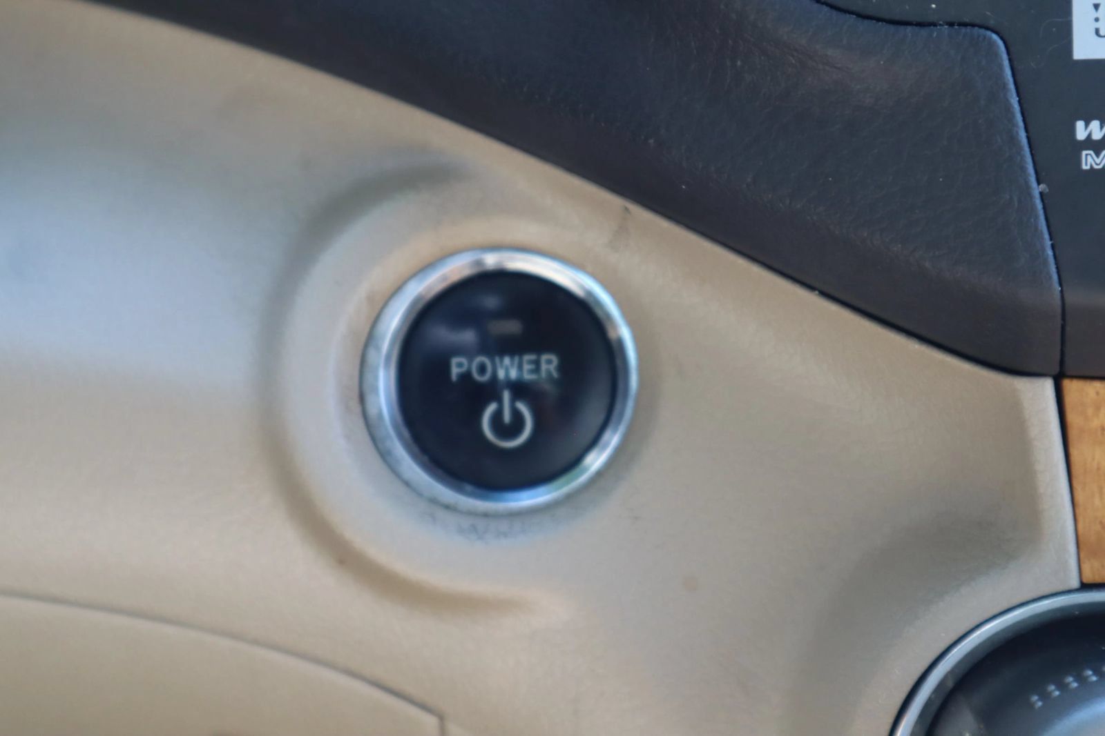 Used 2010 Toyota Highlander Limited AWD/4WD image 26