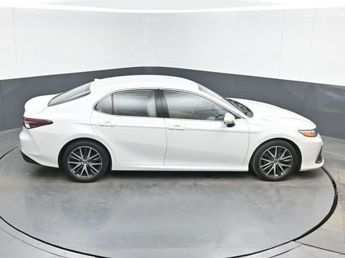 Used 2022 Toyota Camry XLE FWD image 37