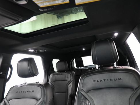 Used 2018 Ford Explorer Platinum image 4