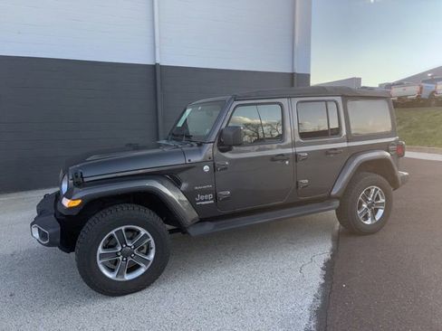Used 2021 Jeep Wrangler Unlimited Sahara AWD/4WD image 3