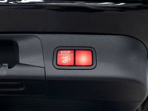 Used 2024 Mercedes-Benz GLB 250 4MATIC w/ Driver Assistance Package image 35