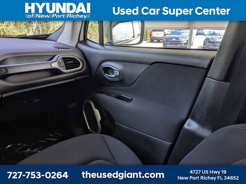 Used 2018 Jeep Renegade Latitude w/ Cold Weather Group AWD/4WD image 22