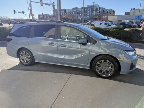 New 2026 Honda Odyssey Touring image 5