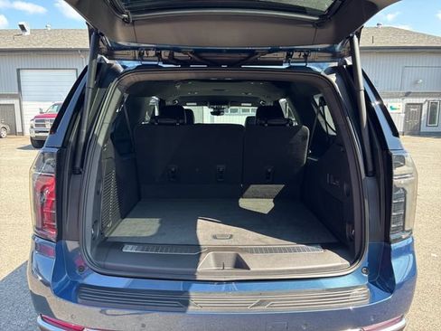 Used 2026 Chevrolet Suburban High Country AWD/4WD image 23