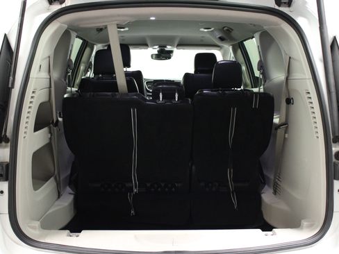 Used 2022 Chrysler Pacifica Touring-L FWD image 15