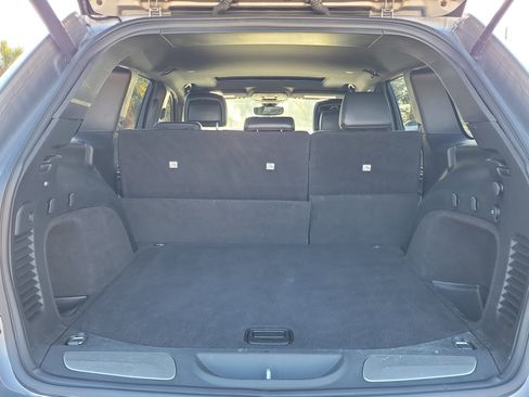 Used 2019 Jeep Grand Cherokee Limited image 10