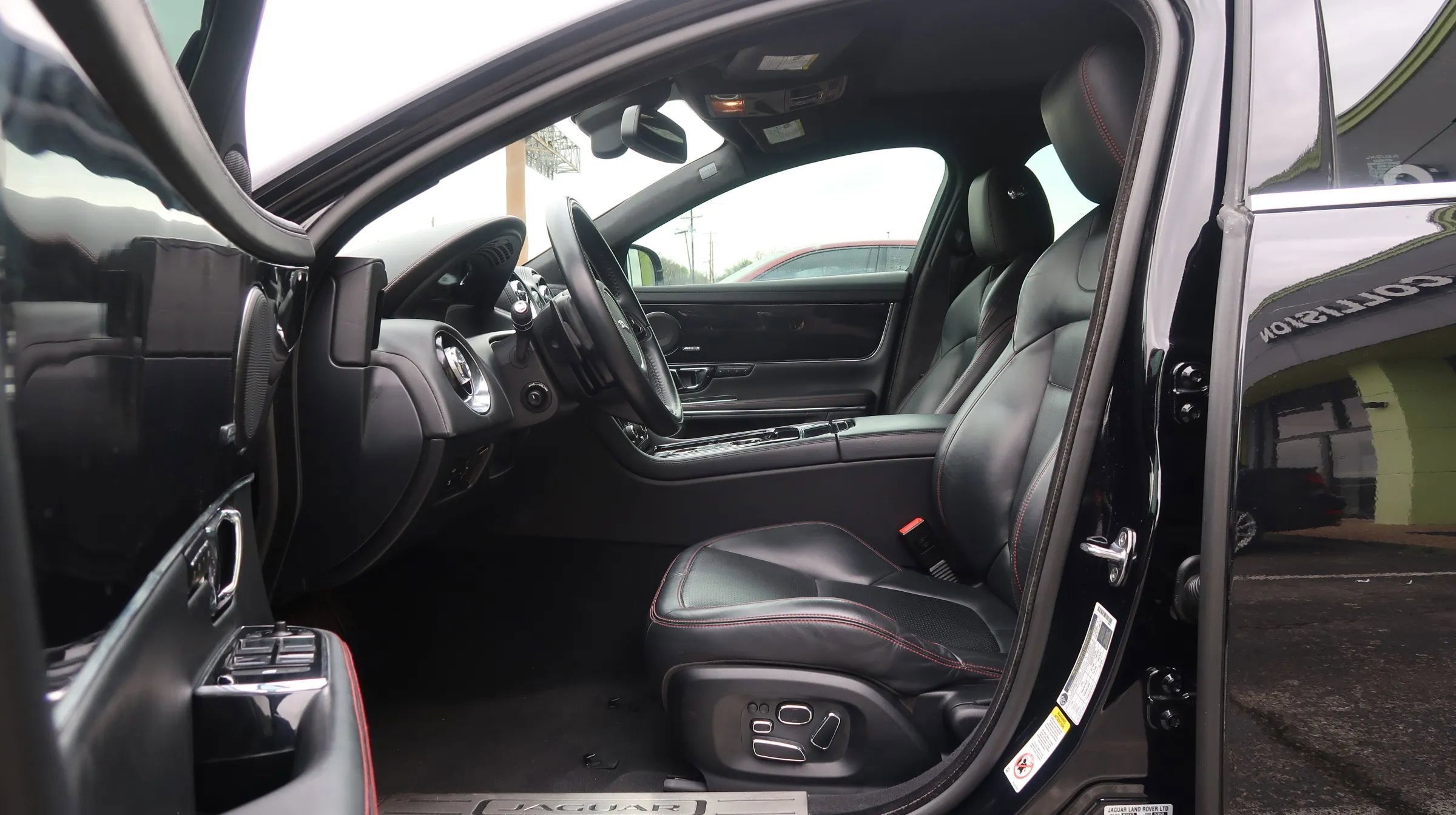 Used 2014 Jaguar XJ R LWB RWD image 15