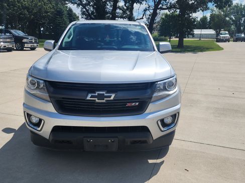 Used 2019 Chevrolet Colorado Z71 AWD/4WD image 2