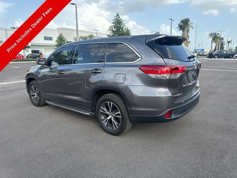Used 2018 Toyota Highlander Plus FWD image 3