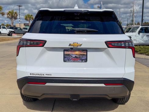 Used 2025 Chevrolet Equinox LT w/ Convenience Package II image 34