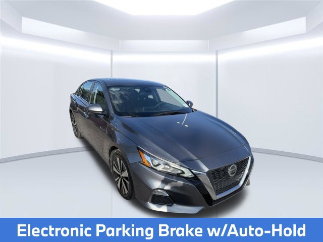 Used 2021 Nissan Altima 2.5 SV w/ SV Premium Package FWD image 3