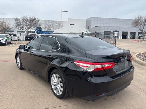 Used 2020 Toyota Camry LE image 7
