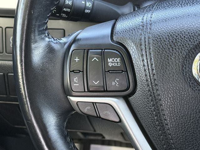 Used 2017 Toyota Highlander SE AWD/4WD image 13