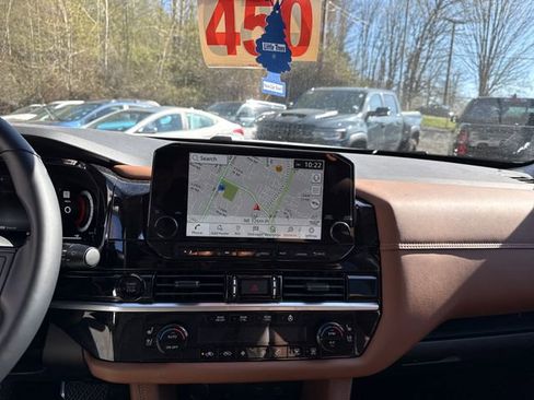 Used 2025 Nissan Pathfinder Platinum w/ Black Appearance Package AWD/4WD image 53