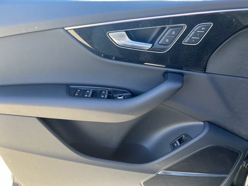 Certified 2025 Audi Q7 2.0T Premium w/ Convenience Plus Package image 14