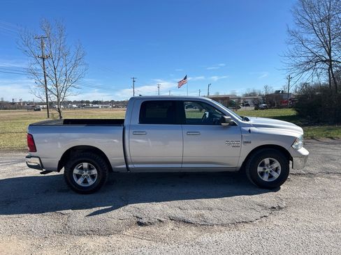Used 2019 RAM 1500 Classic SLT w/ Luxury Group image 6