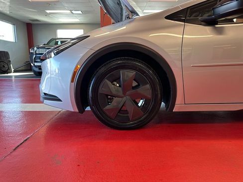 Used 2025 Toyota Prius Plug-In Hybrid FWD image 27