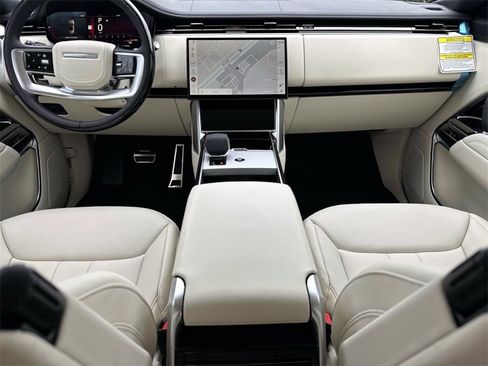 New 2025 Land Rover Range Rover SE image 13