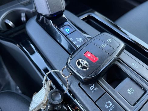 Used 2025 Toyota Prius LE image 22