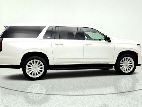 Used 2024 Cadillac Escalade ESV Luxury RWD image 4