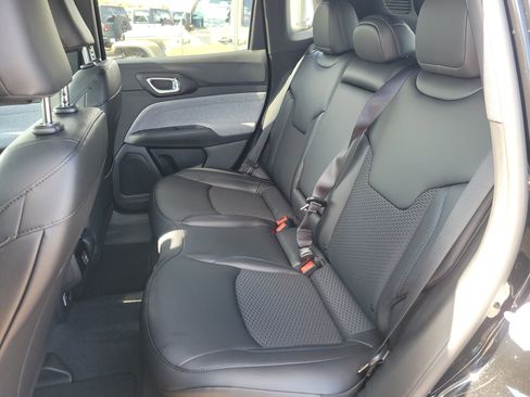 New 2026 Jeep Compass Latitude AWD/4WD image 17