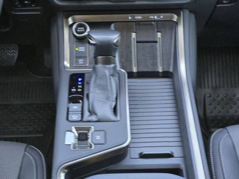 Used 2024 Lexus GX 550 w/ Accessory Package (Z1) AWD/4WD image 15