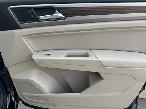 Used 2021 Volkswagen Atlas SE image 35