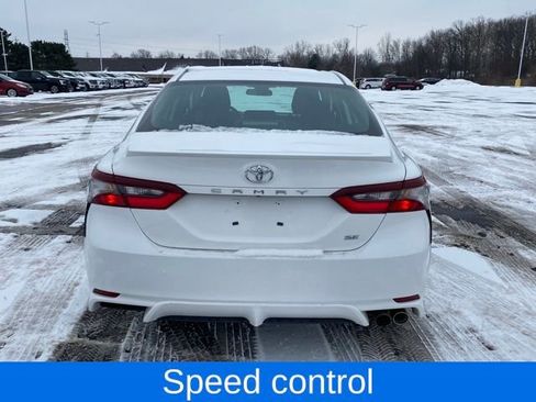 Used 2023 Toyota Camry SE image 4