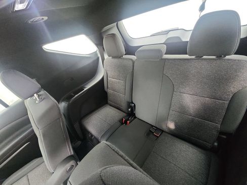 Used 2025 Chevrolet Traverse LT w/ Driver Confidence Package FWD image 27