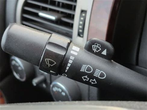 Used 2013 Chevrolet Avalanche LTZ image 27