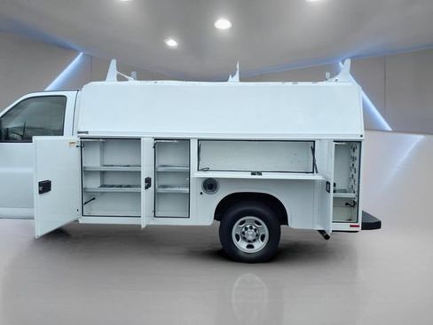 Used 2019 Chevrolet Express 3500 w/ Power Convenience Package RWD image 11