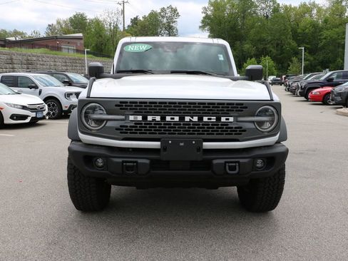 New 2025 Ford Bronco Badlands w/ Sasquatch Package AWD/4WD image 2
