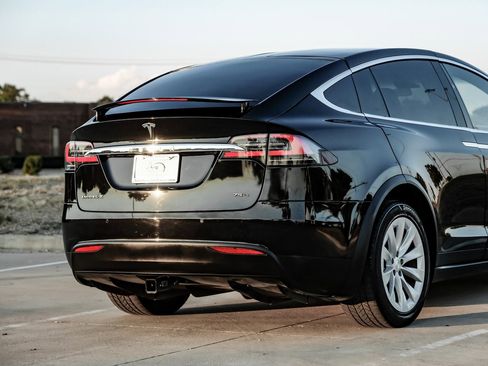 Used 2017 Tesla Model X 75D image 11