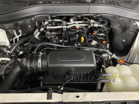 Used 2021 Ford Explorer XLT w/ Equipment Group 202A image 9