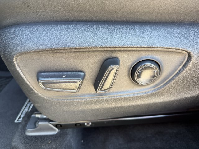 Used 2025 Toyota Highlander Platinum AWD/4WD image 27