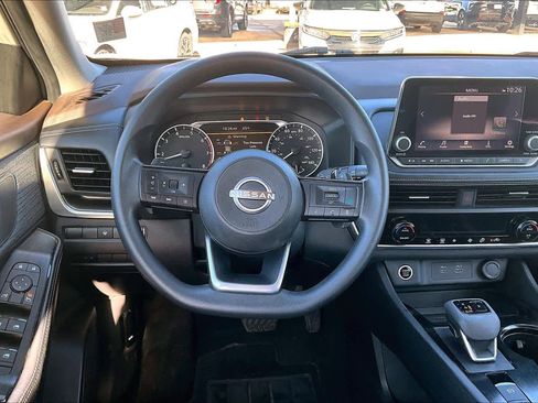 Used 2023 Nissan Rogue SV image 6