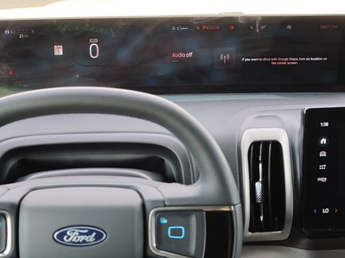 Used 2025 Ford Expedition Active image 19