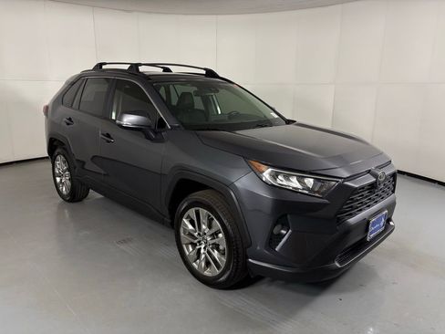 Used 2019 Toyota RAV4 XLE Premium image 2
