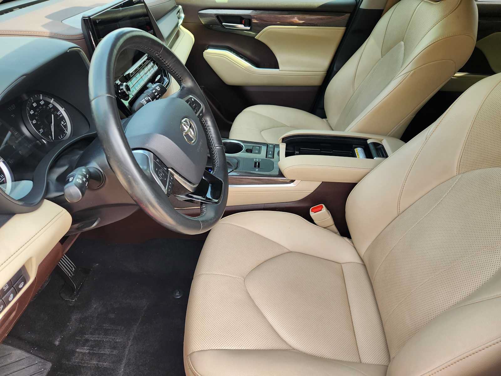 Used 2021 Toyota Highlander Limited FWD image 12