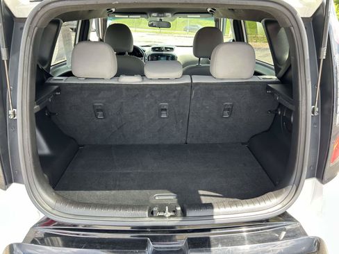 Used 2016 Kia Soul + FWD image 6