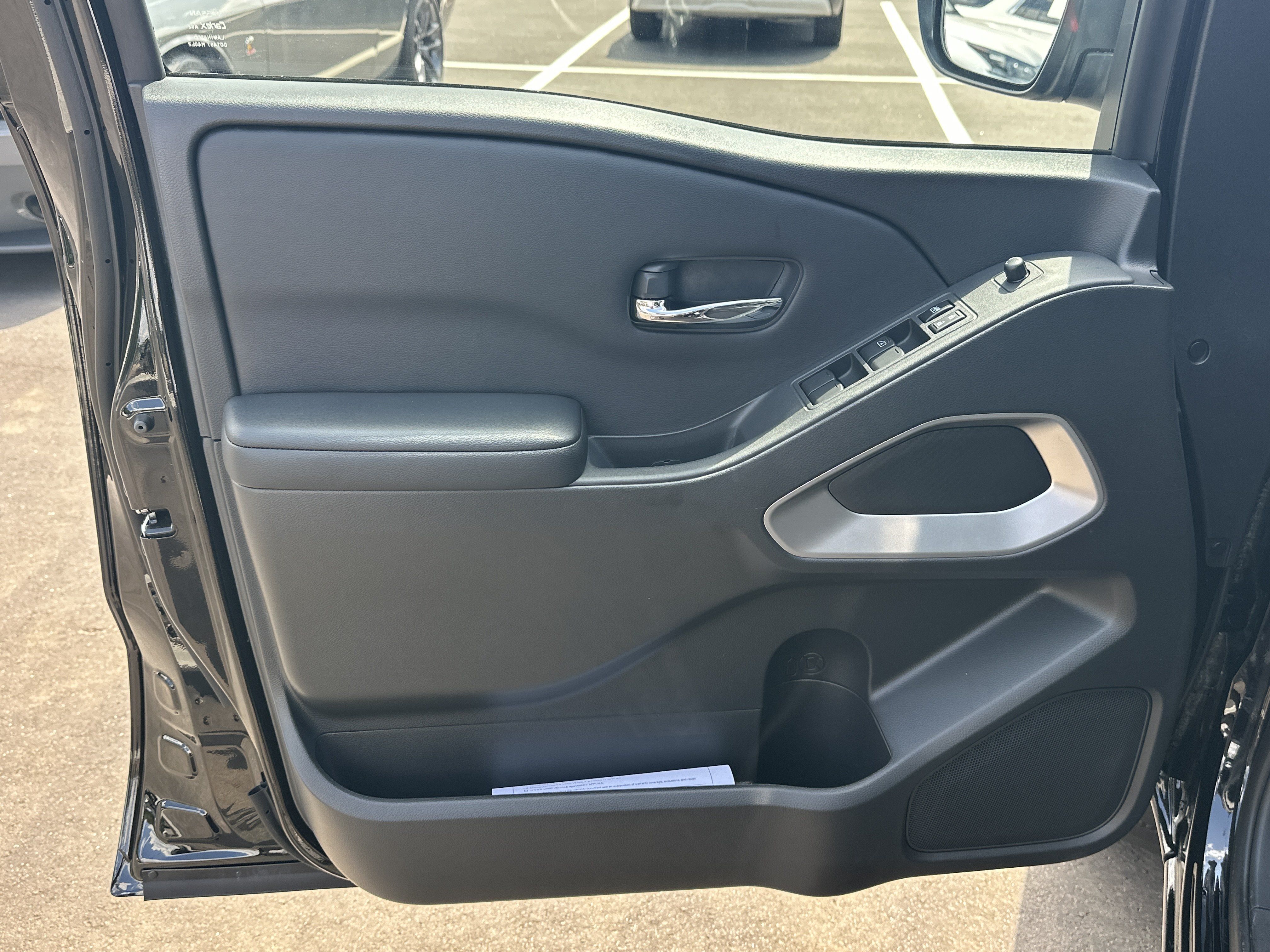 Used 2025 Nissan Frontier SV RWD image 11