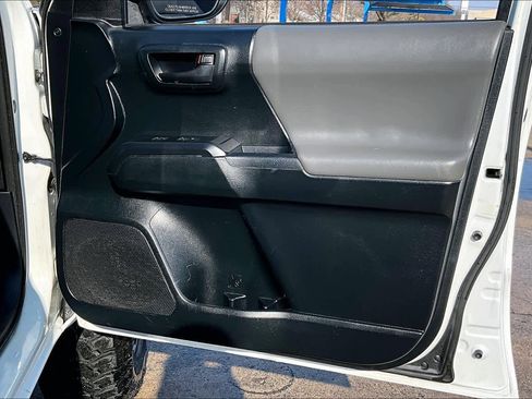 Used 2017 Toyota Tacoma SR image 22