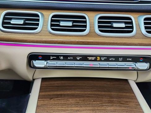 Used 2025 Mercedes-Benz GLE 350 4MATIC w/ AMG Line Exterior image 49