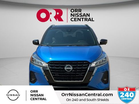 Used 2022 Nissan Kicks SR w/ Premium Package FWD image 2