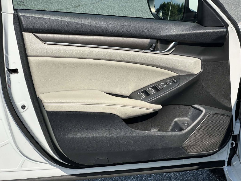 Used 2019 Honda Accord LX image 14