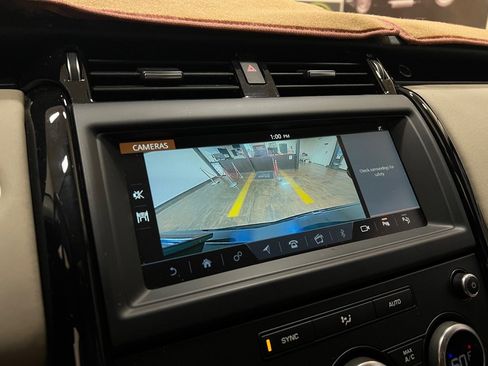 Used 2018 Land Rover Discovery SE image 28