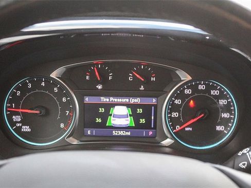 Used 2023 Chevrolet Traverse LT image 31