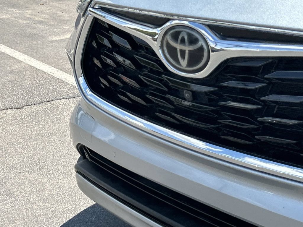 Used 2021 Toyota Highlander Platinum FWD image 32