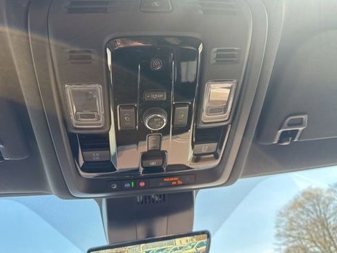 New 2026 Chevrolet Suburban High Country AWD/4WD image 17